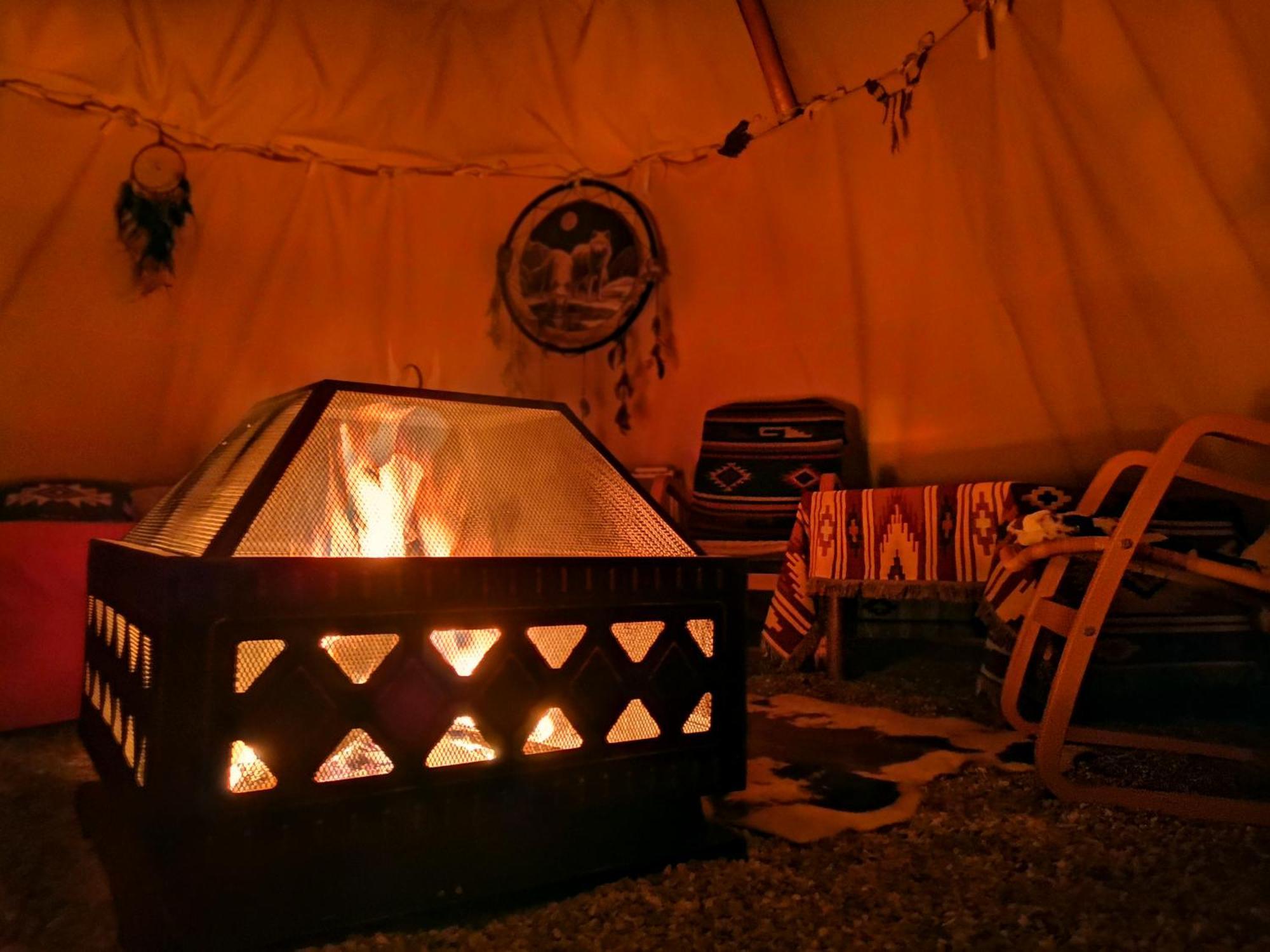 Teepee Camp Lounky 호텔 Chodouny 외부 사진
