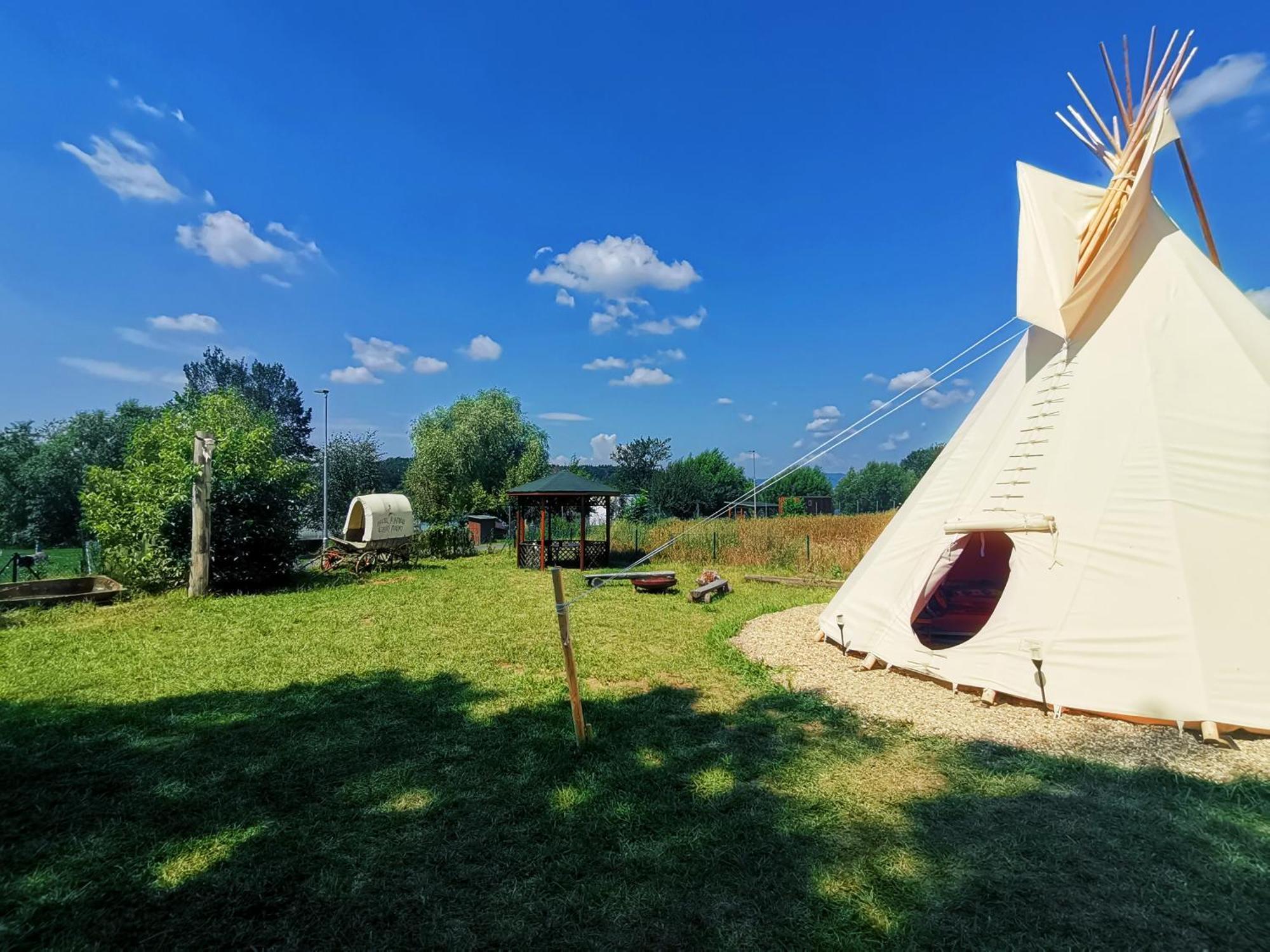 Teepee Camp Lounky 호텔 Chodouny 외부 사진